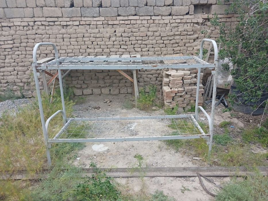 Двухъяросный кровать