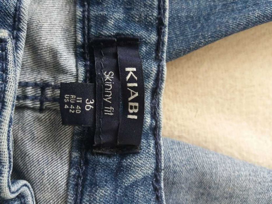 Blugi Kiabi Skinny fit - broderie flori/cocor