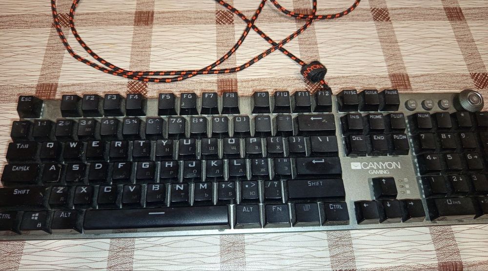 Продам клавиатуру canyon gamimg