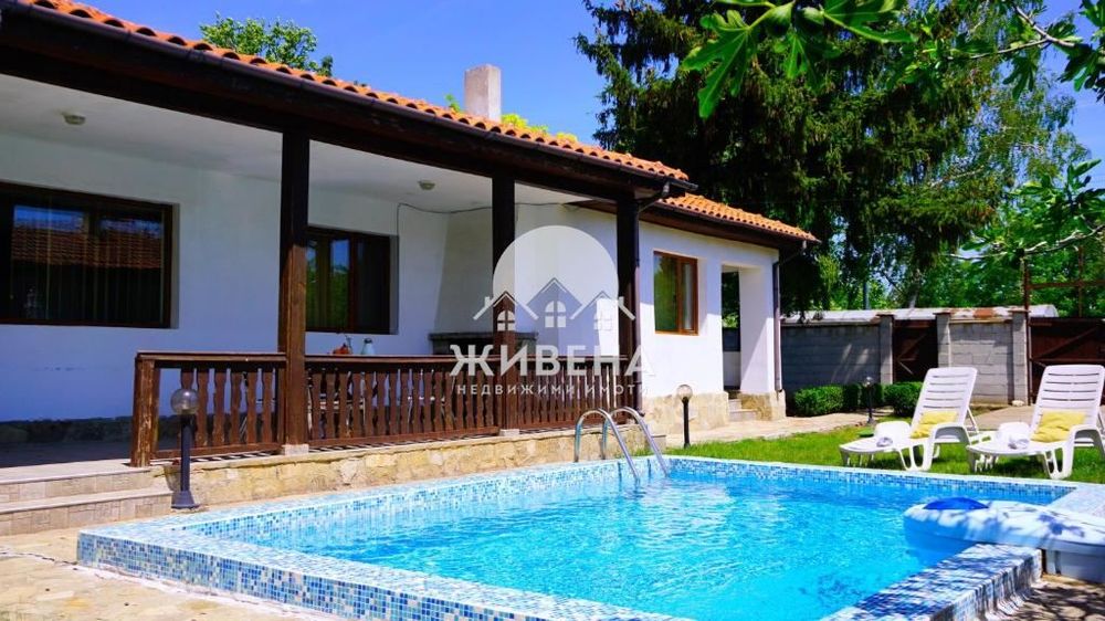 Продава къща с басейн, с.Соколово, обл. Добрич