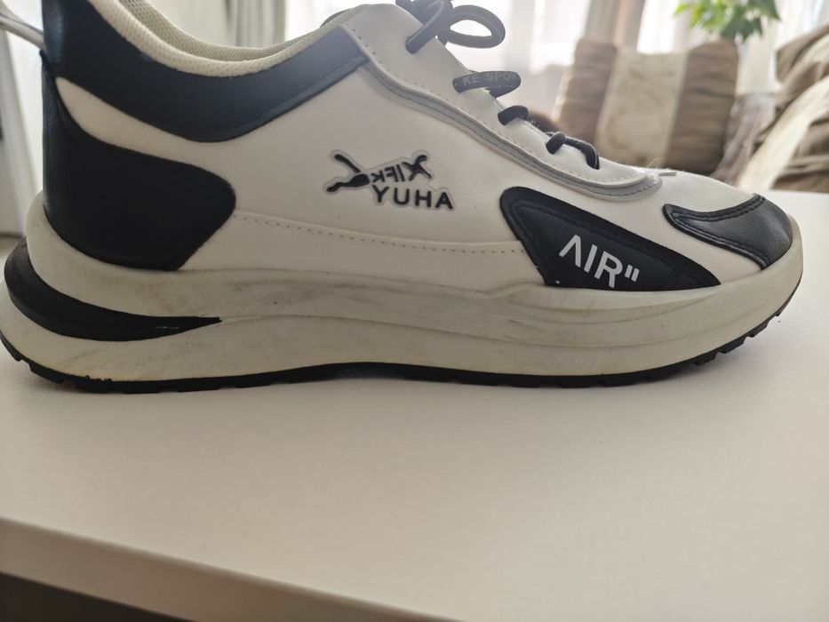 Кроссовки абсолютно новые