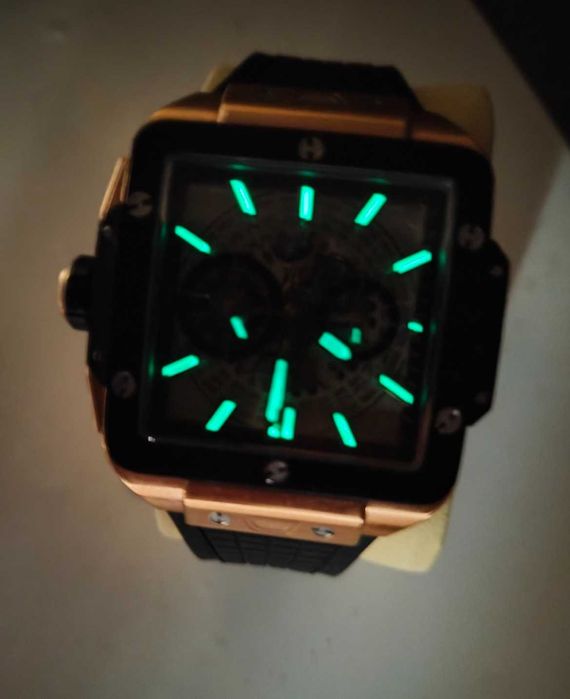 Hublot Square Bang Unico King Gold 42, бартер