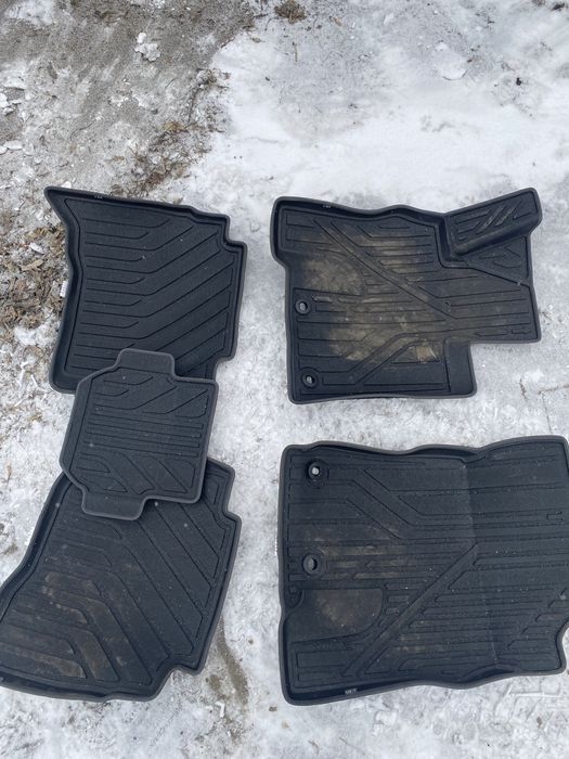 Продам оригинальные резиновые ковры лексус 570