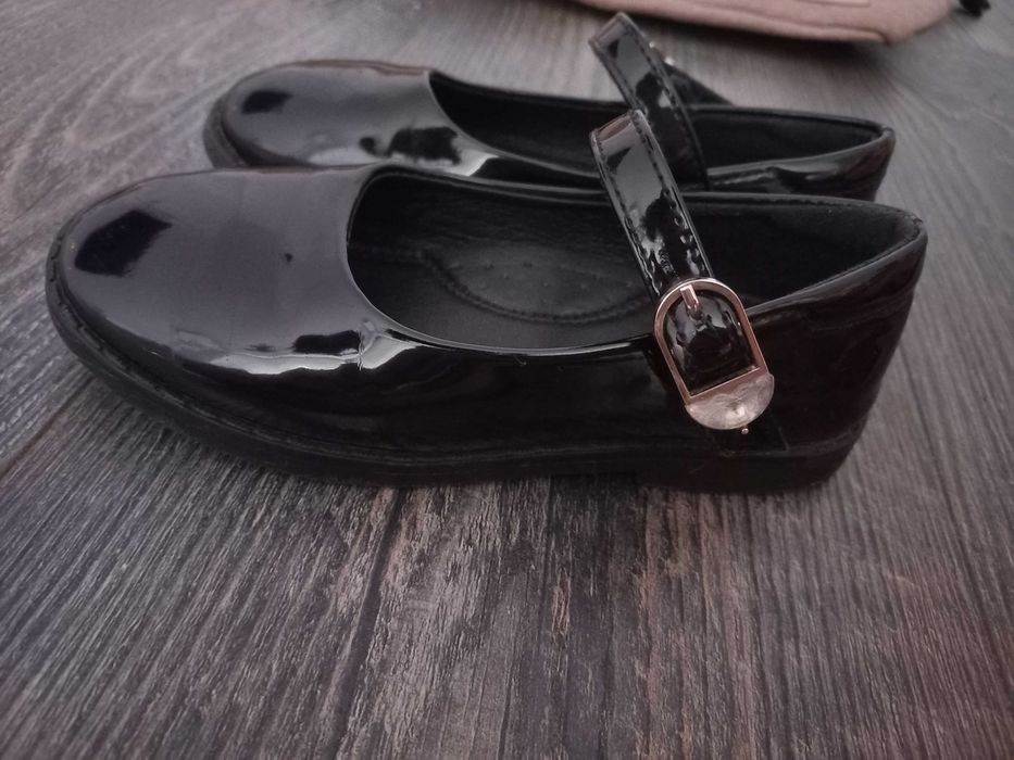 Безплатна доставка Обувки черни 27 номер