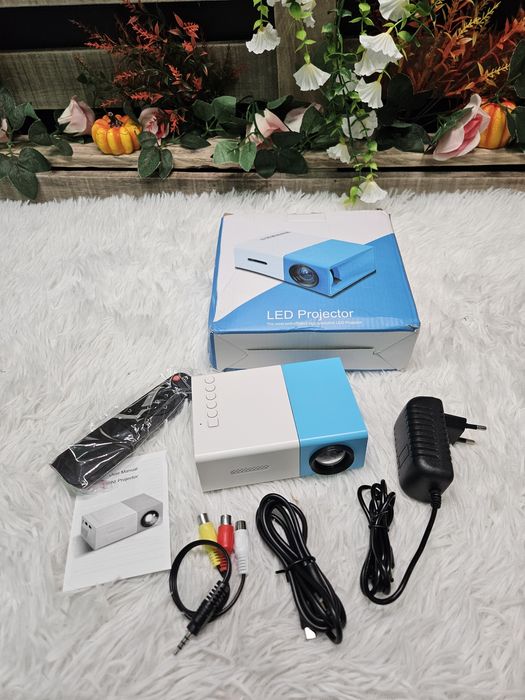 Мини LED проектор YG-300 – пълен комплект