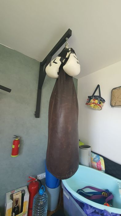 Vând sac de box cu suport prindere pe perete sau tavan