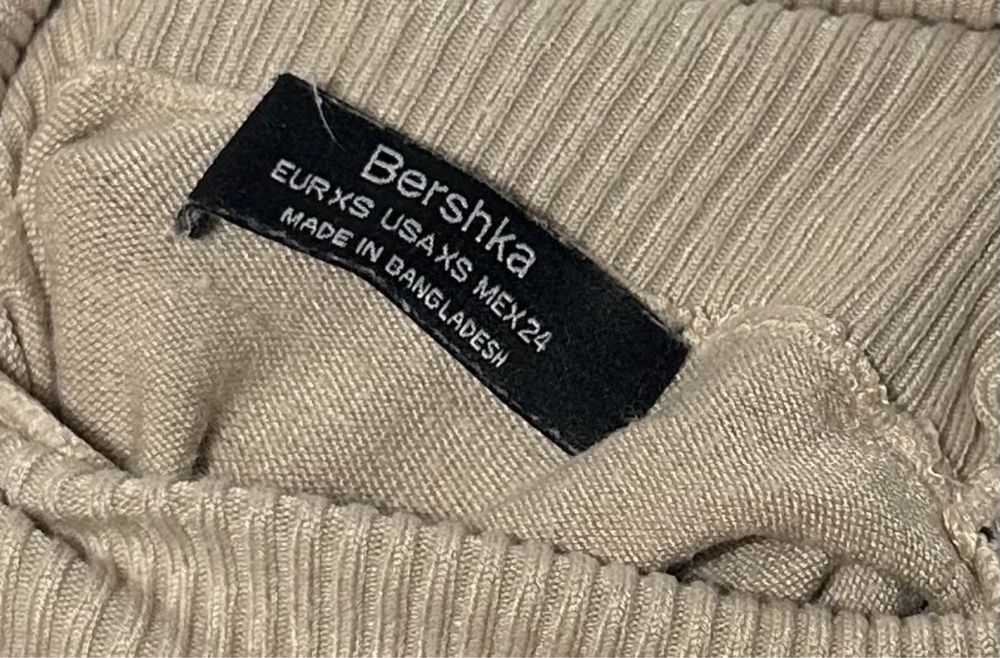Бежово поло Bershka
