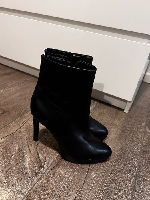 Продаю новые ботильоны Nine West