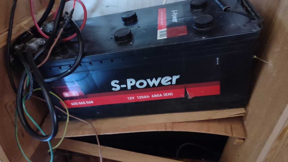 Каравана KIP 4 места 4.3м | Климатик | Солар | Хладилник | Без течове