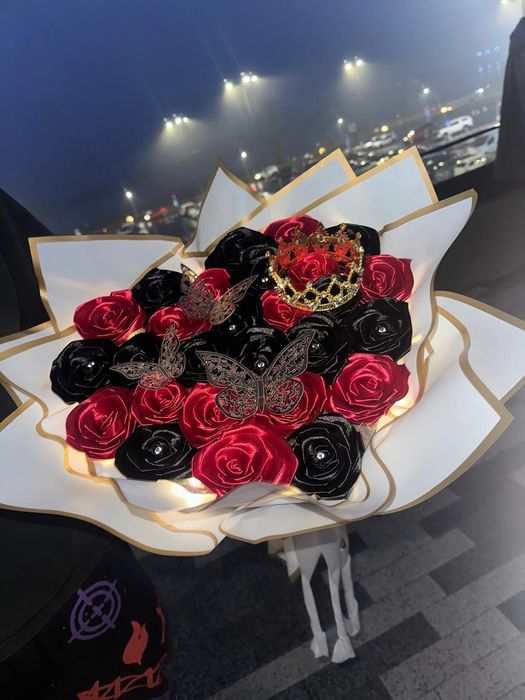 Vând Buchet de trandafiri 27 trandafiri din satin