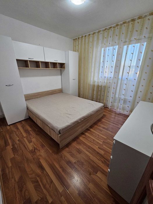 Apartament cu 3 camere de inchiriat