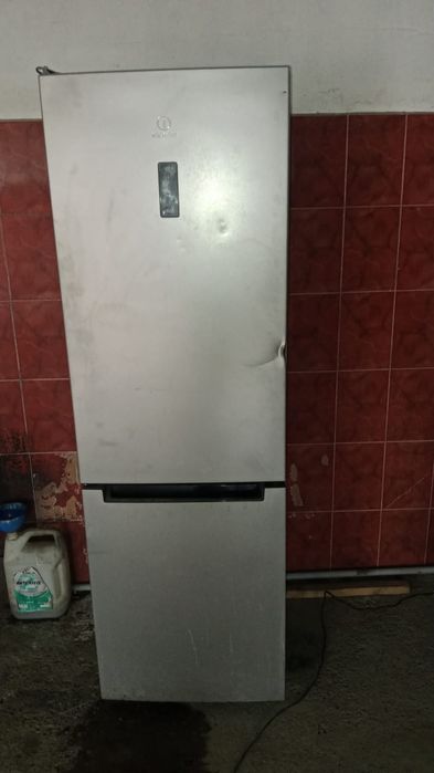 Продам холодильник индесит