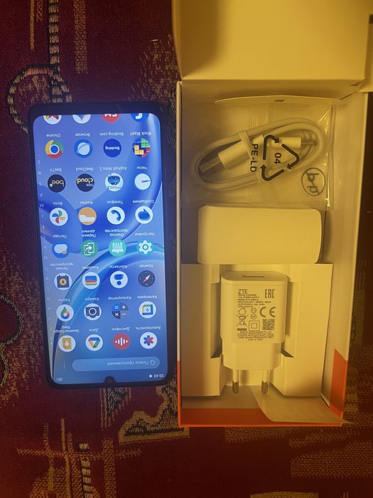 Поодам теоефон новый ZTE.