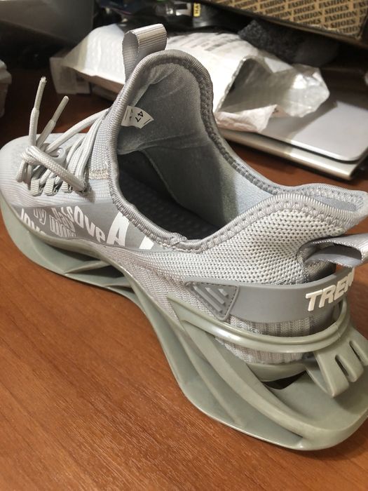 Кроссовки летнии