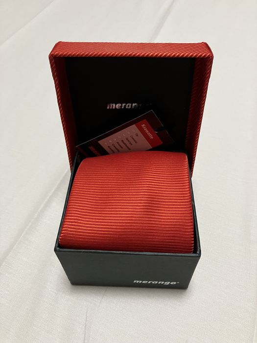 Cravata noua  in cutie