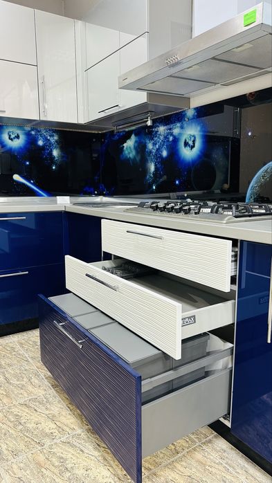 Кухонный гарнитур , распродажа.