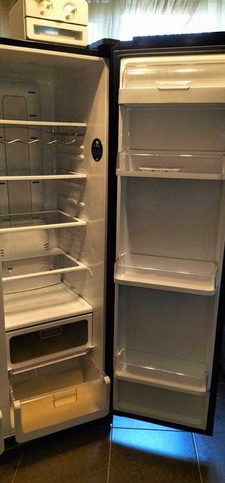 Продам холодильник SAMSUNG Side By Side модель RS21HNLBG.
