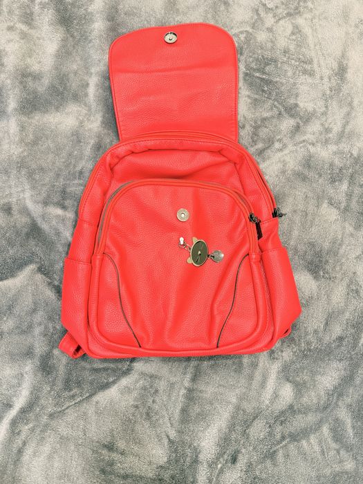 Дамска раница, червена 10€