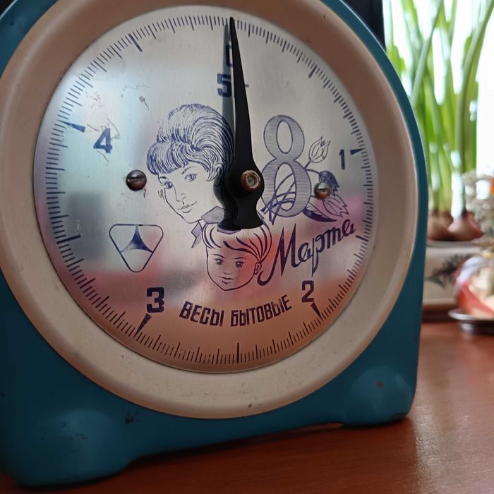 Ретро кантар с надпис за 8-ми март