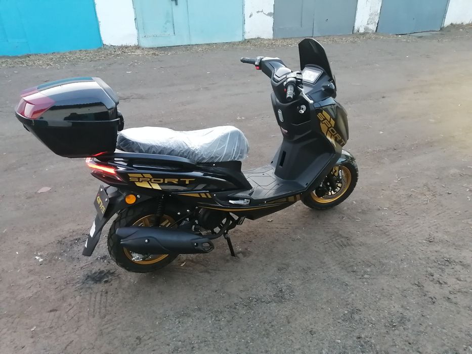 Продам скутер 150 кубов
