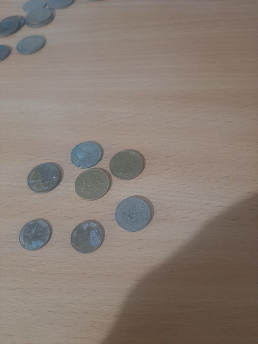Продавам стари монети