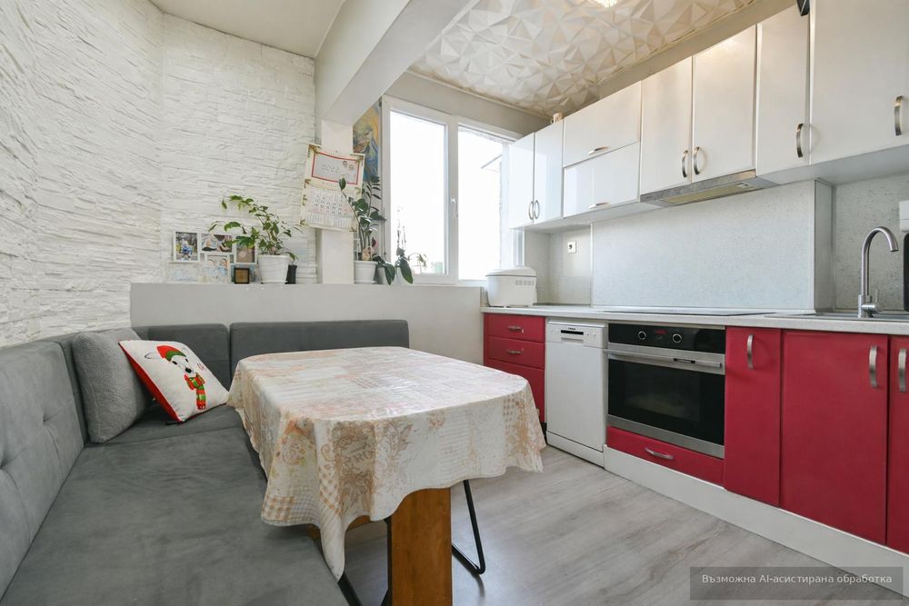 Тристаен апартамент в ж.к. Оборище