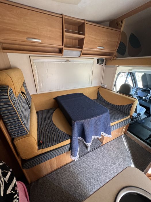 Идеален семеен кемпер – 6 места за пътуване и спане.