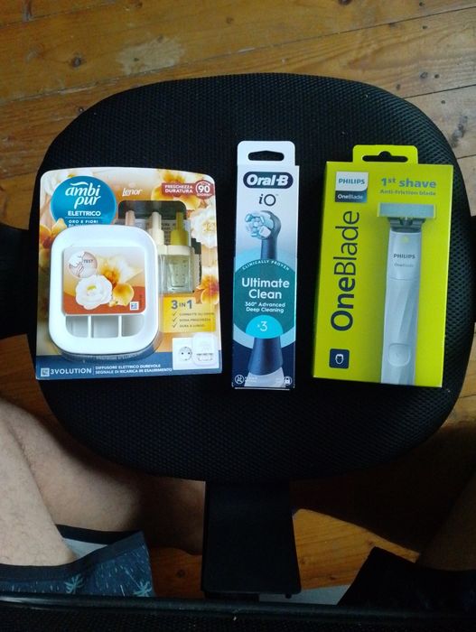 Vând capete periuță oral,b și shaver de berberit.