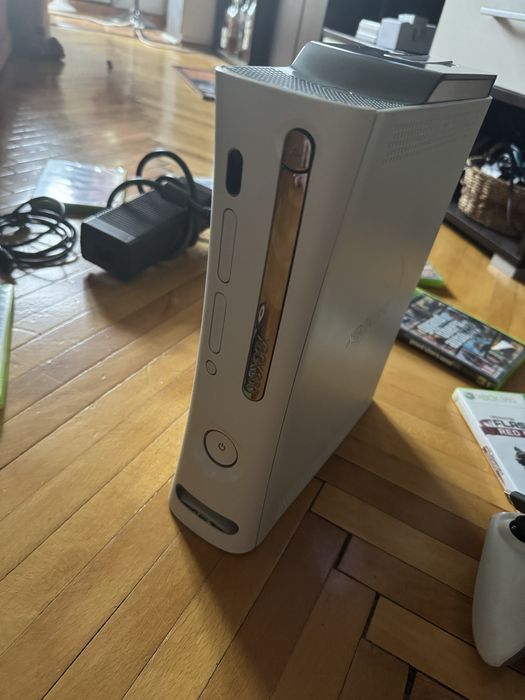 Xbox 360 complet – controller + jocuri incluse