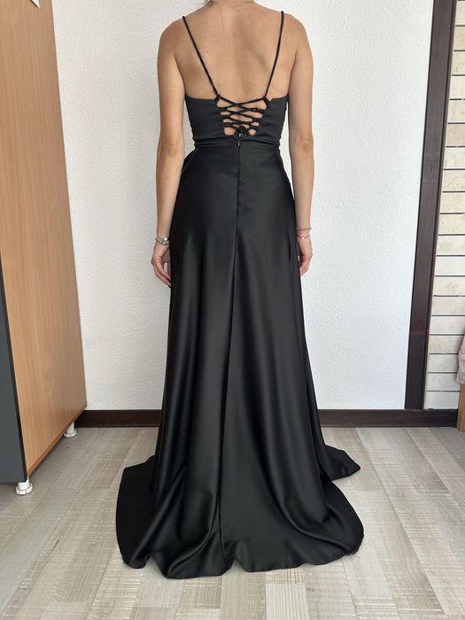 Класическа черна рокля