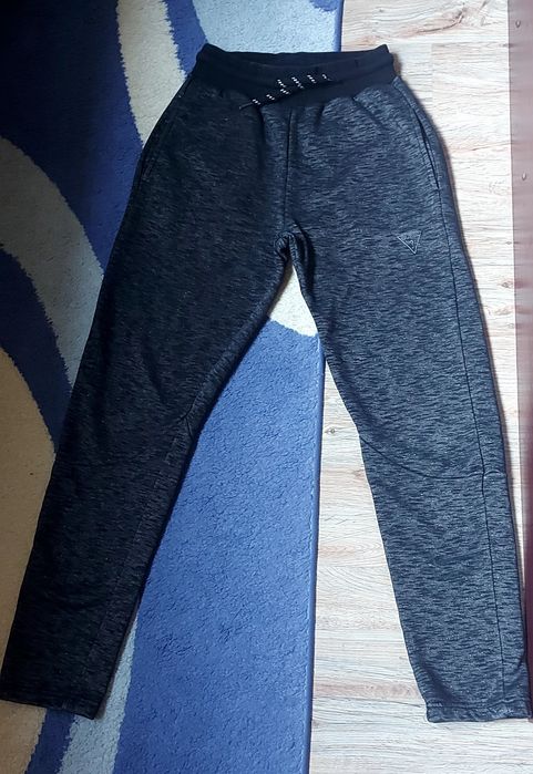 Guess анцуг S размер момче/мъж