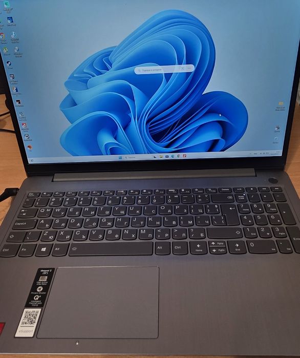 Лаптоп  LENOVO  продавам