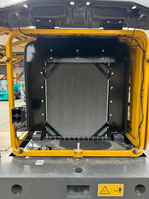 Фронтальный погрузчик XCMG XC938 со стандартным ковшом 1,8 м³ джойстик