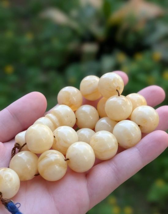 Vechi matanii rozariu din chihlimbar baltic alb butter amber natural, in stil maslina, rar