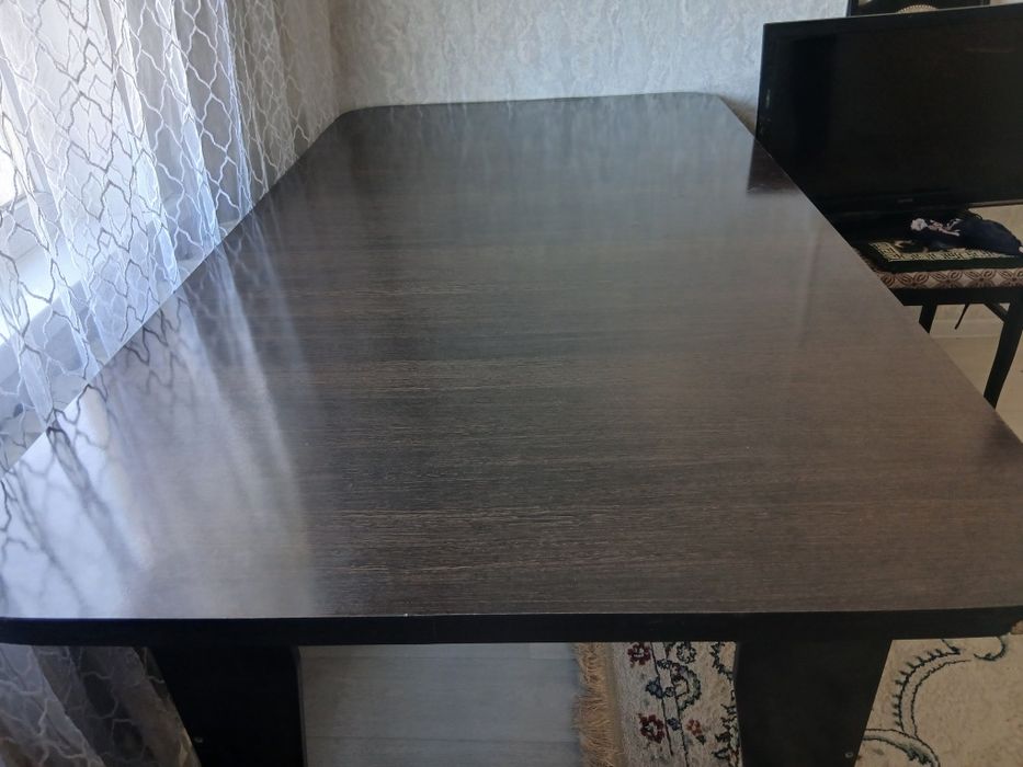 Стол для гостиной, хороший