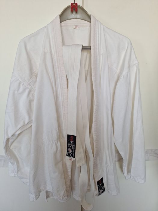 Продавам карате кимоно