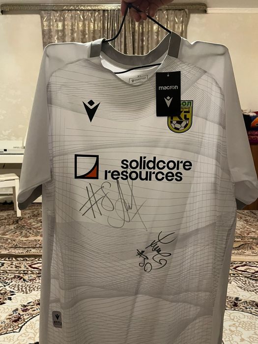 Продам футболку фк Тобол с автогрофами