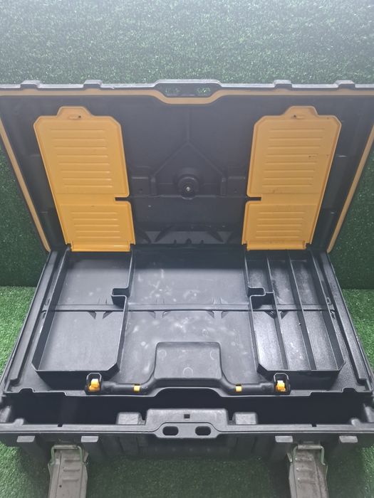 Куфари на DeWALT