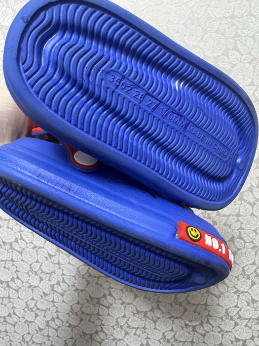 Продам детскую обувь