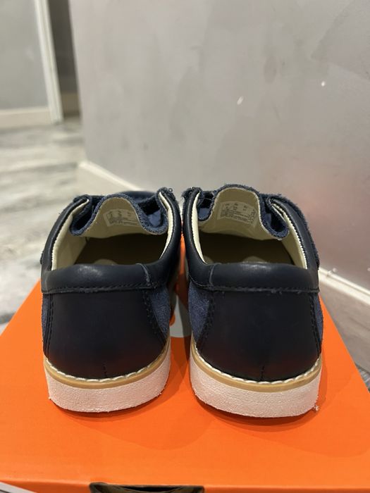 Обувки Clarks за момче