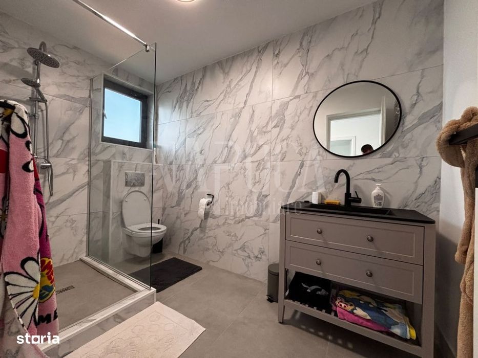 Casa 4 camere de vanzare in Floresti