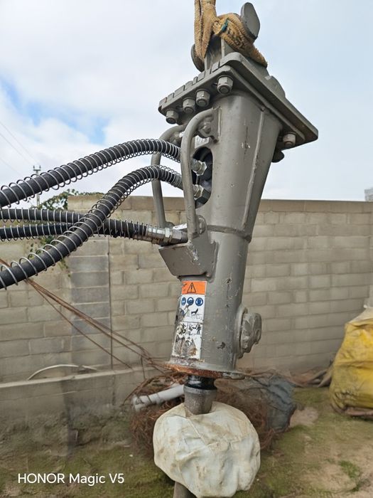 Picon miniexcavator MONTABERT SD8 nou