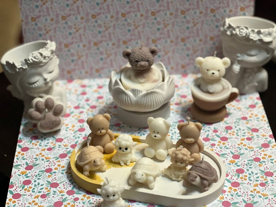 Vand lumânări parfumate si colorate facute manual