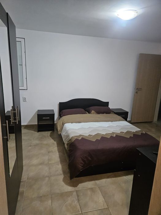 Închiriez garsoniera în vila 1200 lei