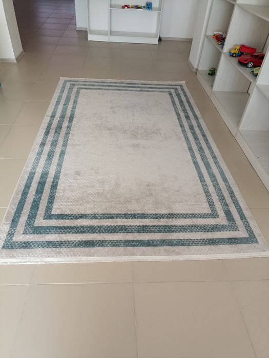 Продам стилажи, столы и ковры