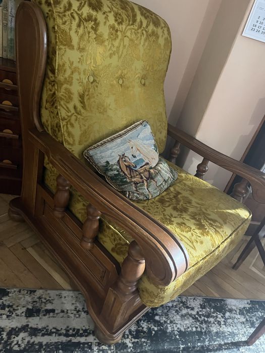 Холна гарнитура: диван тройка и кресло