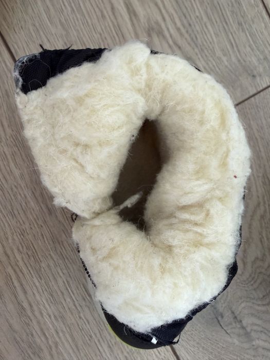 Продам детские зимние ботинки