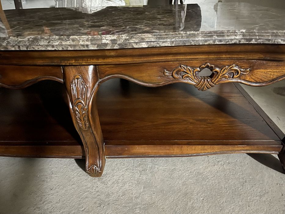 Продаётся красивейший стол,дерево/мрамор