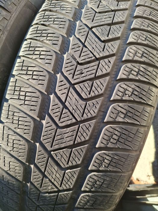 4 Anvelope de iarnă 235 60 r18 Pirelli