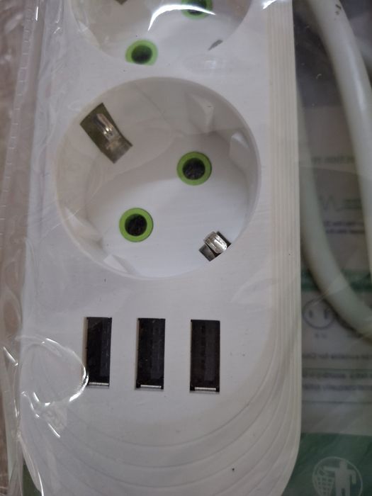 Prelungitor 2m cu 3 USB, 3 prize Schuko, buton intrerupator